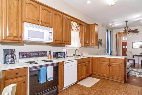 Americana Cottage Closest Historic BnB to Benning in Columbus, USA