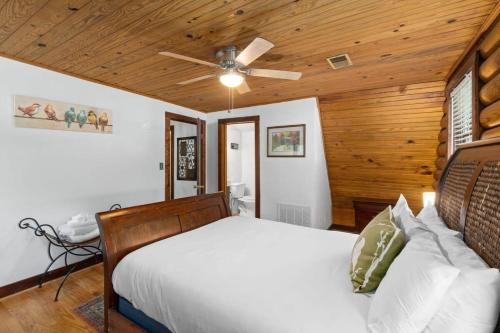 Campbell Log Cabin! Historic Charm Modern Luxury - image 9