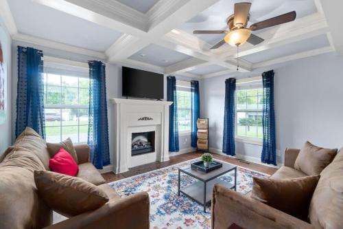 The Sage Farmhouse Big Yard Patio RV Parking in Clarksville, USA