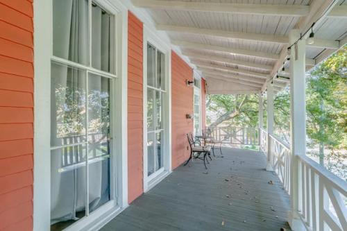 Pretty Peach Palace-Historic, Mins to Downtown in Georgia Avenue (AL)