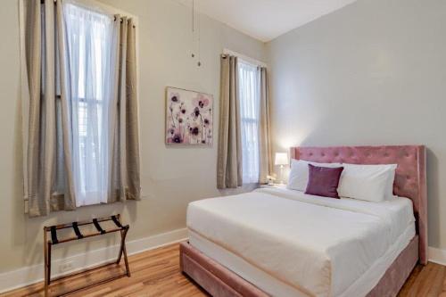 Dauphin District Darling #1-Downtown, Restaurants in Waterfront/beach