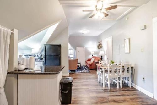 Dauphin District Darling #3-Downtown Restaurants - image 5