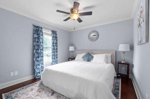 Farmhouse with Carriage House-Campbell Downtown - image 2