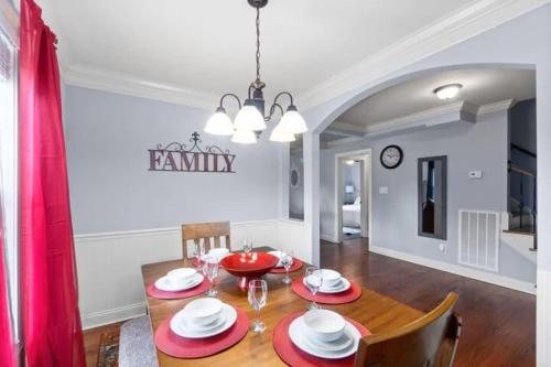 Farmhouse with Carriage House-Campbell Downtown - image 5