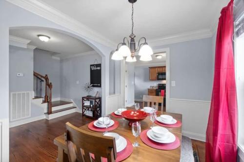 Farmhouse with Carriage House-Campbell Downtown - image 7