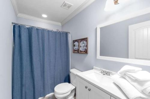 Farmhouse with Carriage House-Campbell Downtown - image 12