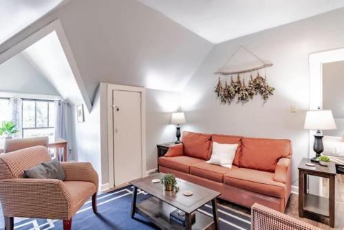 Dauphin District Darling #3-Downtown Restaurants - image 9