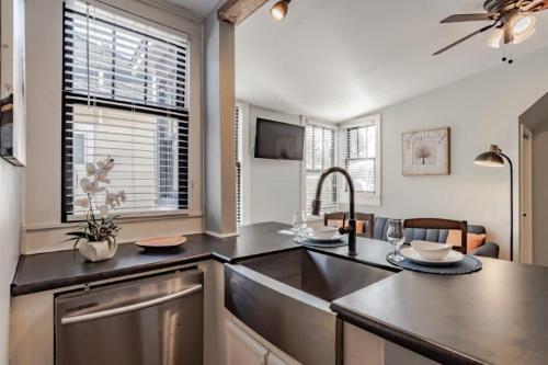 Dauphin District Darling #4 Downtown, Dining in Zona costeira/praia