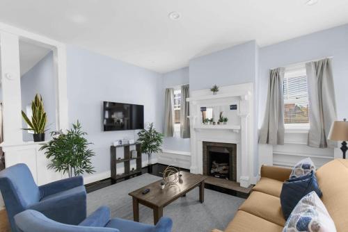 Near the Airport & Renovated East Lake Craftsman in Birmingham, USA