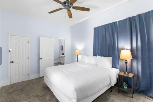 Near the Airport & Renovated East Lake Craftsman in Birmingham, USA