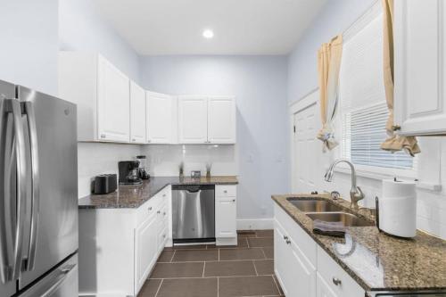 Near the Airport & Renovated East Lake Craftsman in Birmingham, USA