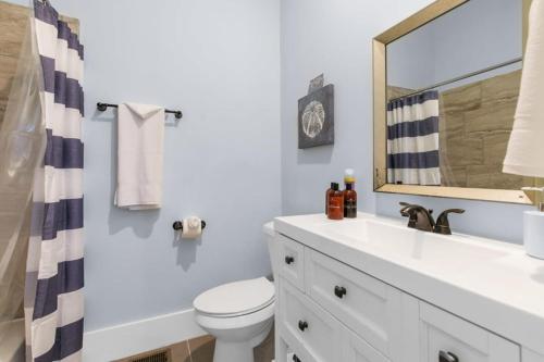 Near the Airport & Renovated East Lake Craftsman in Birmingham, USA
