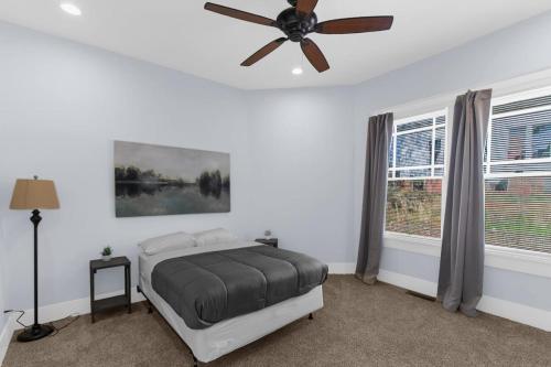 Near the Airport & Renovated East Lake Craftsman in Birmingham, USA