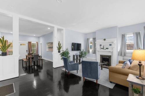 Near the Airport & Renovated East Lake Craftsman in Birmingham, USA