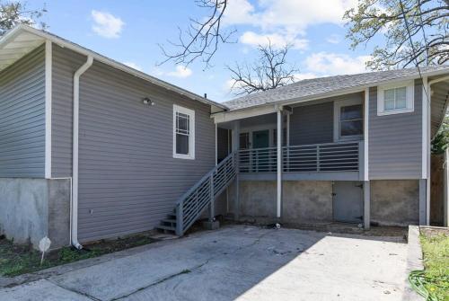 Near the Airport & Renovated East Lake Craftsman