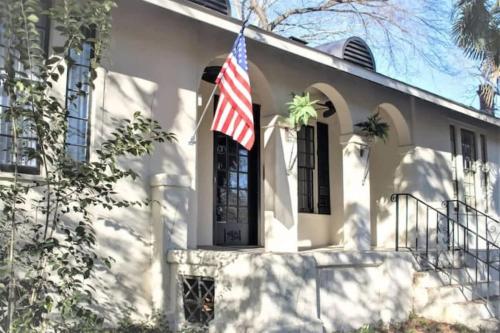 Foxy on Felder- Spanish Vibe Mins to ASU Downtown - image 12