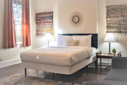 Foxy on Felder- Spanish Vibe Mins to ASU Downtown - image 10