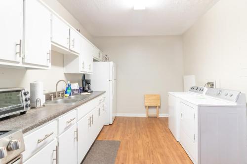 Wrap-Around Porch Uptown Stay-Pets Welcome! - image 7