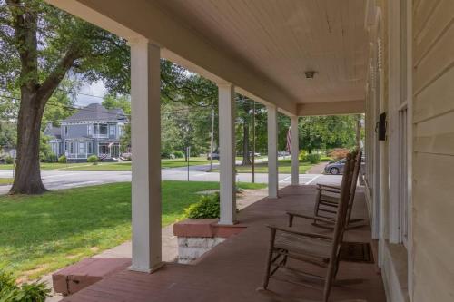 Wrap-Around Porch Uptown Stay-Pets Welcome! - image 12