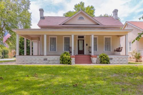 Wrap-Around Porch Uptown Stay-Pets Welcome! - main image