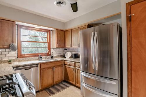 Wonderstruck on Wendover- 20 Mins to Downtown in Winthrop Square