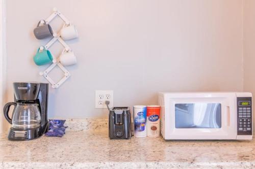 Heart of Downtown Craftsman Walk to Shops Dining - image 11