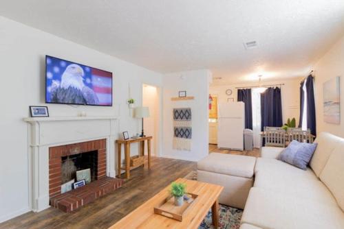 The Delightful Doubles- Unit C- Centrally Located in Columbus, USA