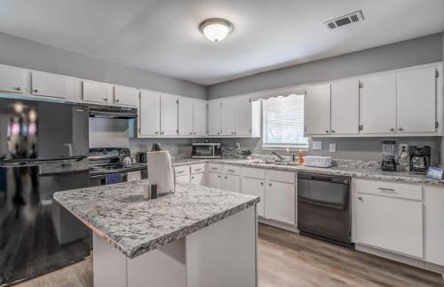 15 Mins to Downtown & Zoo Hawkins Mill Hideaway