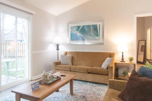 Chapel Hill Charmer- Close to Interstates in Indianapolis, USA
