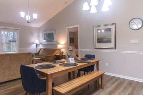Chapel Hill Charmer- Close to Interstates in Indianapolis, USA
