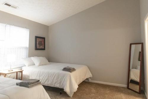 Chapel Hill Charmer- Close to Interstates in Indianapolis, USA