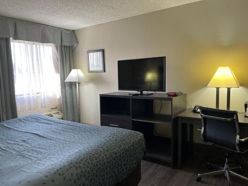 Quality Inn & Suites Columbia - image 11