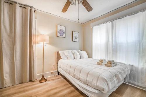 Near Shopping & Dining- Magic in Midtown- Unit B thumb 4