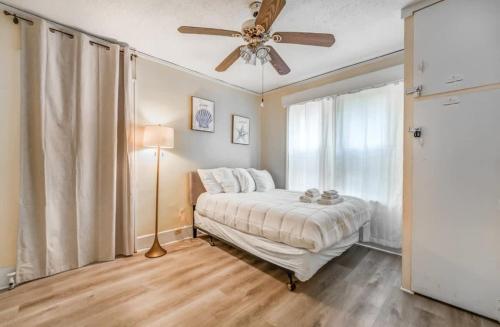 Near Shopping & Dining- Magic in Midtown- Unit B detail