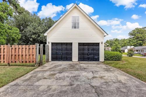 Fenced Yard Family Friendly Laurelwood Lodging