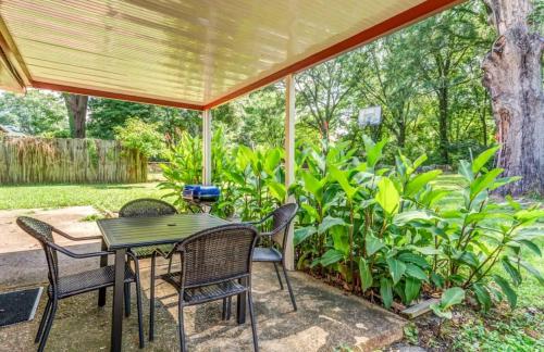 Mins to Graceland & Airport- Whitehaven Hideaway in Memphis, USA