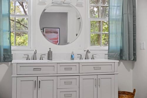 Near University & Dining- Garden District Dwelling in Montgomery, USA