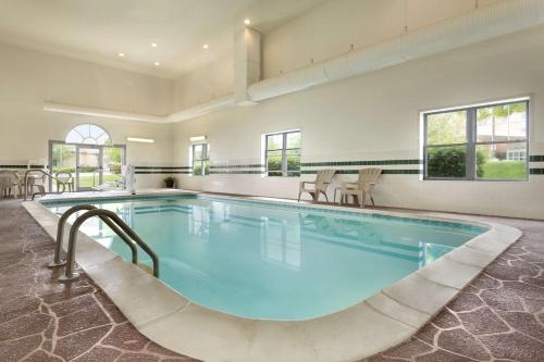 Country Inn & Suites by Radisson Louisville East KY - image 2