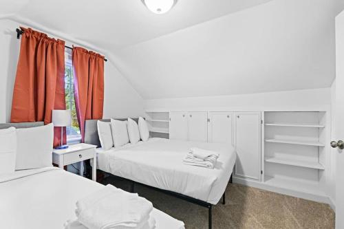 Near University & Dining- Garden District Dwelling