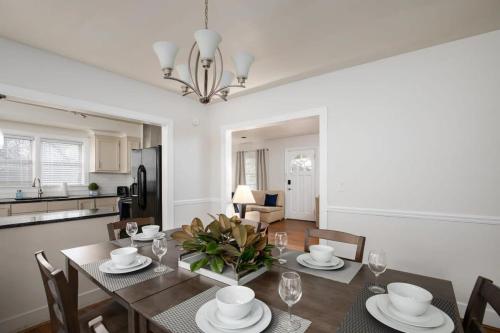 Birmingham Bungalow- less the 10 Mins from Downtown in Birmingham, USA