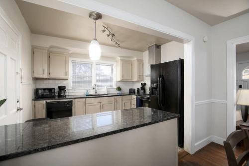 Birmingham Bungalow- less the 10 Mins from Downtown in Birmingham, USA