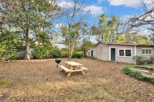 Crafty in Haymount- Mins to Downtown Fayetteville! in Fayetteville, USA