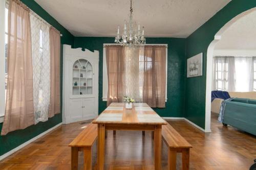 Maddie's Manor- Capitol Heights- Mins to Everything