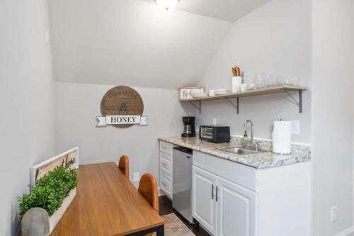 The Campbell Carriage House - image 2