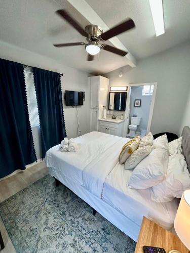 Casita -Mins to Downtown Serene at Santa Monica in San Antonio, USA