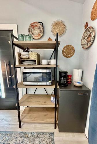 Casita -Mins to Downtown Serene at Santa Monica in San Antonio, USA