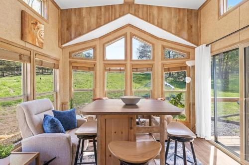 Big-Tiny Home Farm Stay-15Min to Chattanooga in Wildwood, USA