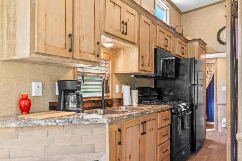 Big-Tiny Home Farm Stay-15Min to Chattanooga in Wildwood, USA