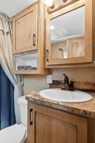 Big-Tiny Home Farm Stay-15Min to Chattanooga in Wildwood, USA