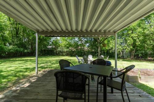 Firepit & Patio- Mins to Dining- The Vaughnique in Montgomery, USA